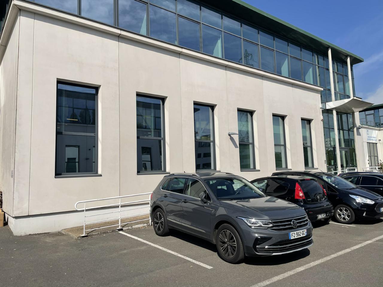 Local d'activité Villeneuve-la-Garenne 1860m² Location local d'activité Villeneuve-la-Garenne Hauts-de-Seine OLACT2201761 0
